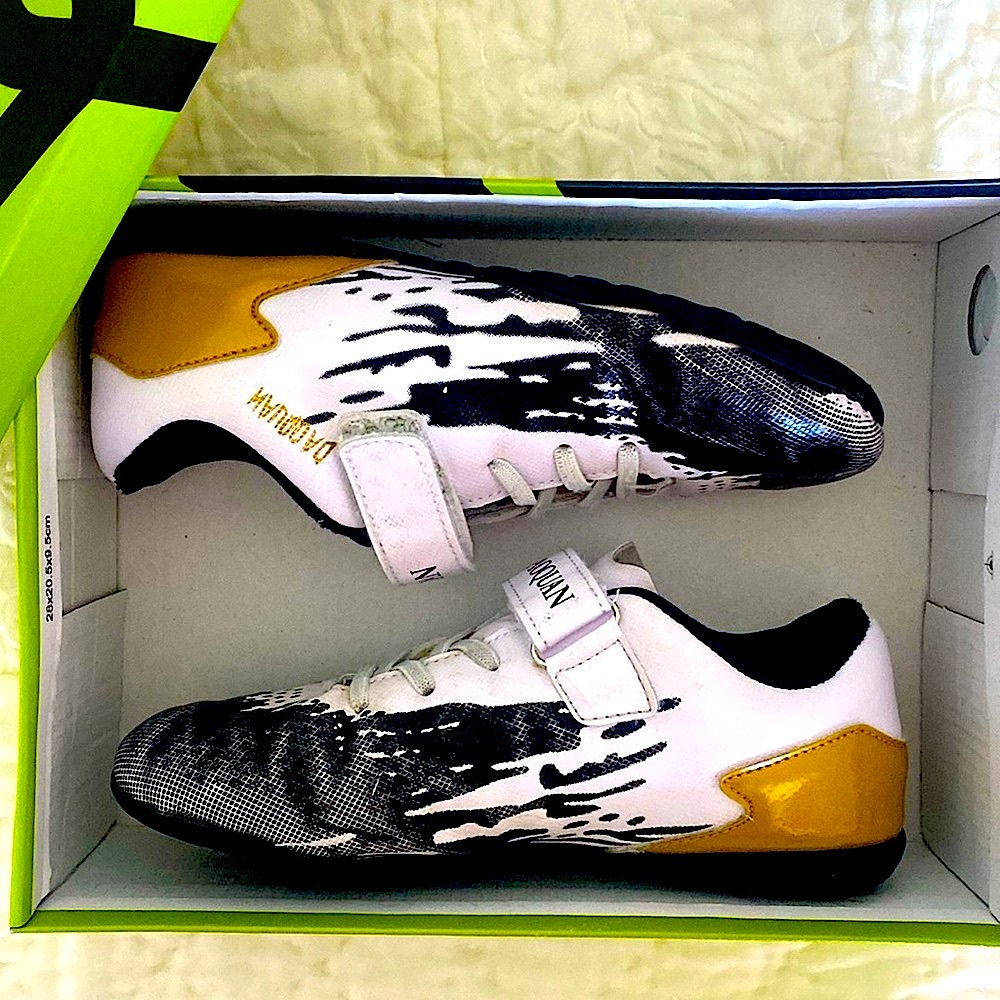 ⚽️Boys Velcro Indoor/Outdoor Soccer Cleats SZ 3.5